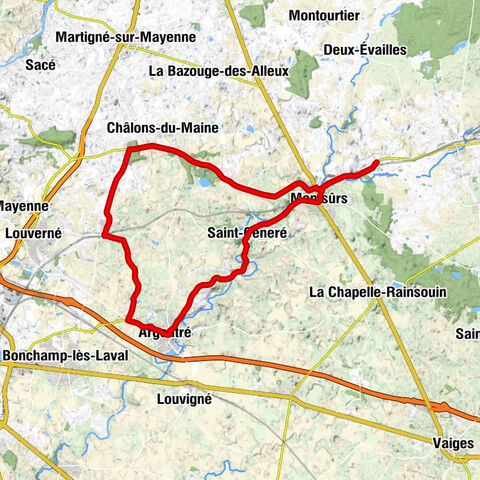 Brée - Église Saint-Cénéré - Église Saint-Cyr-et-Sainte-Julitte - Église Notre-Dame-du-Mont-Carmel